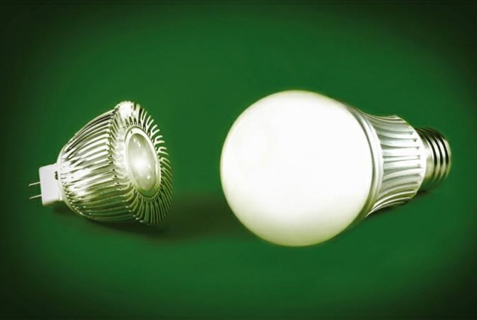 bombilla-en-fondo-verde